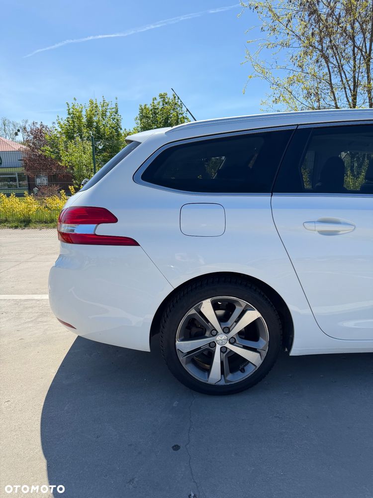 Peugeot 308 1.2 PureTech Allure Pack S&S EAT8 - 15