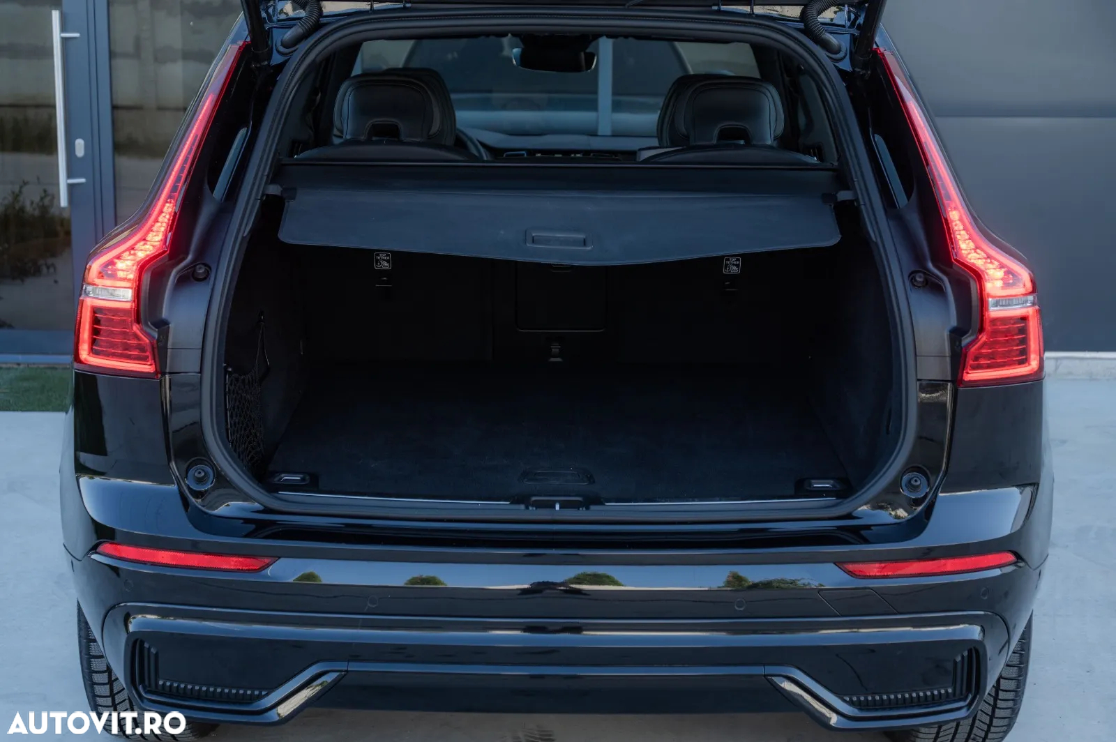 Volvo XC 60 B5 B AWD Plus Black Edition - 11