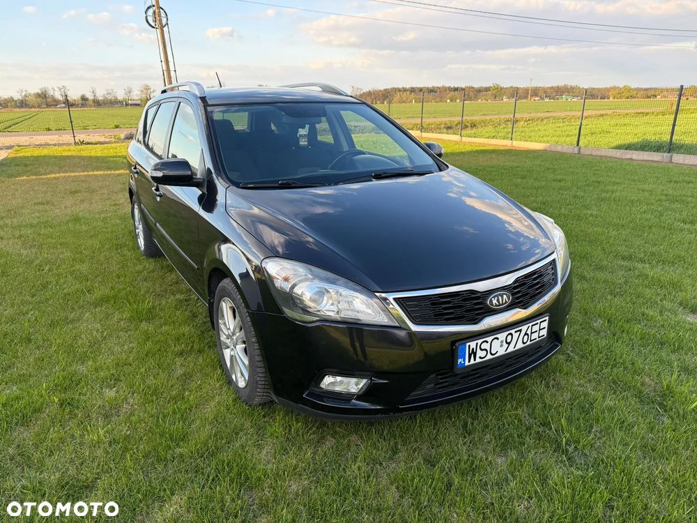 Kia Ceed - 11