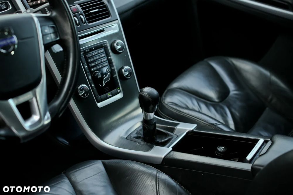 Volvo XC 60 DRIVe R Design - 29