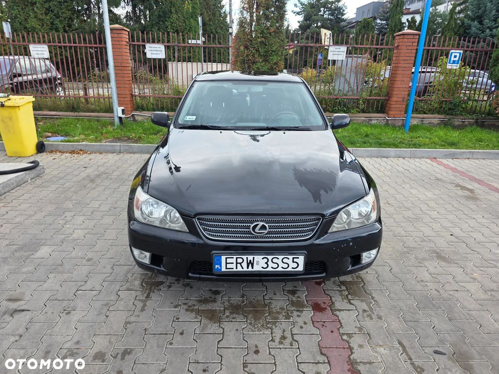 Lexus Is 1999 photo 2
