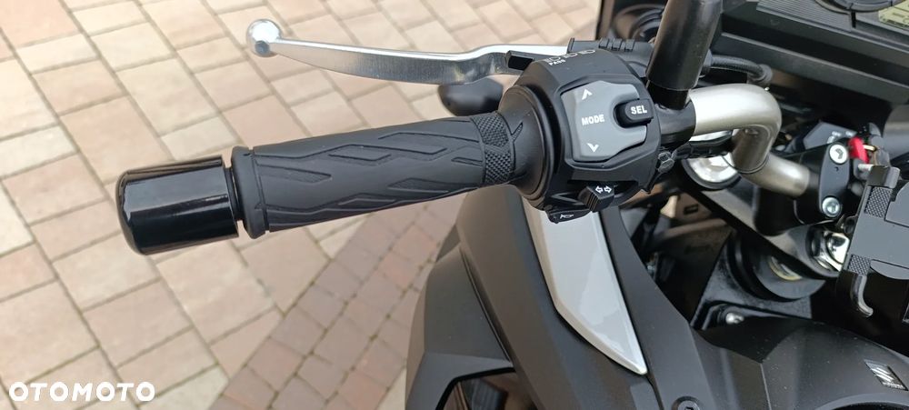 Suzuki V-STROM - 12