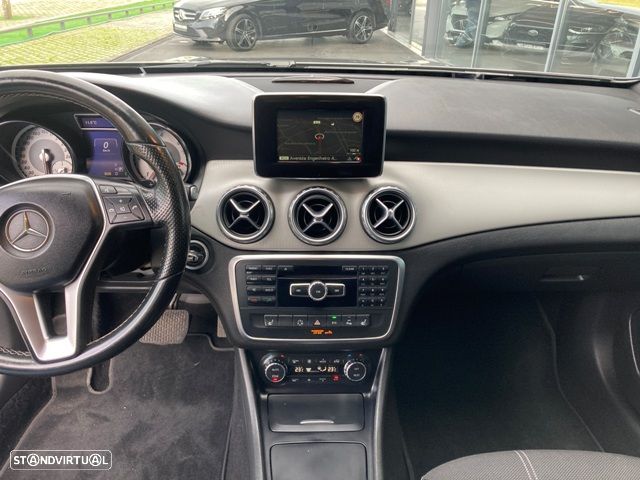 Mercedes-Benz GLA 220 d 4Matic 7G-DCT Urban - 24