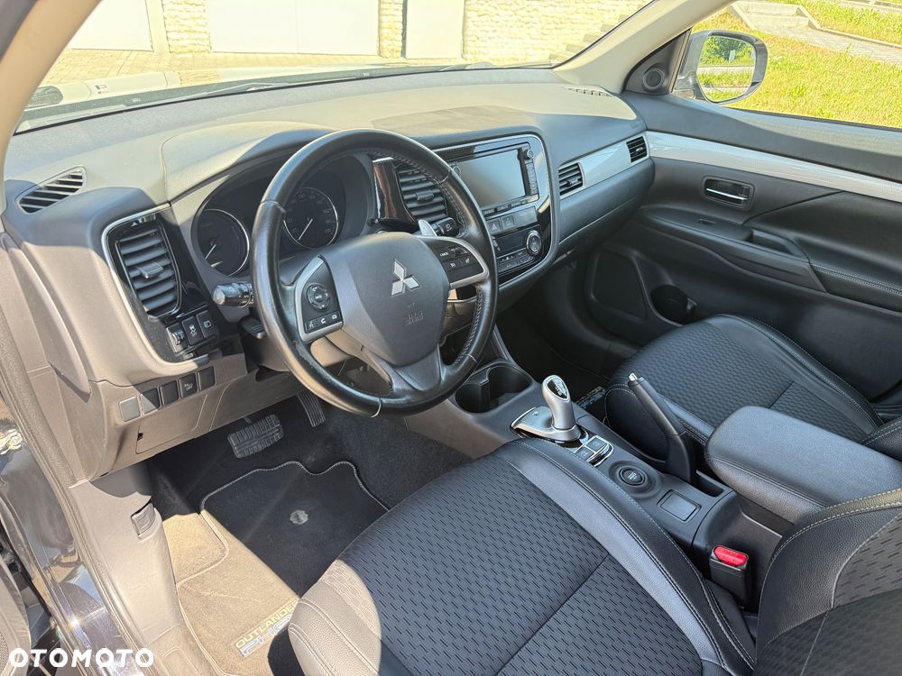 Mitsubishi Outlander 2.0 4WD Plus - 10