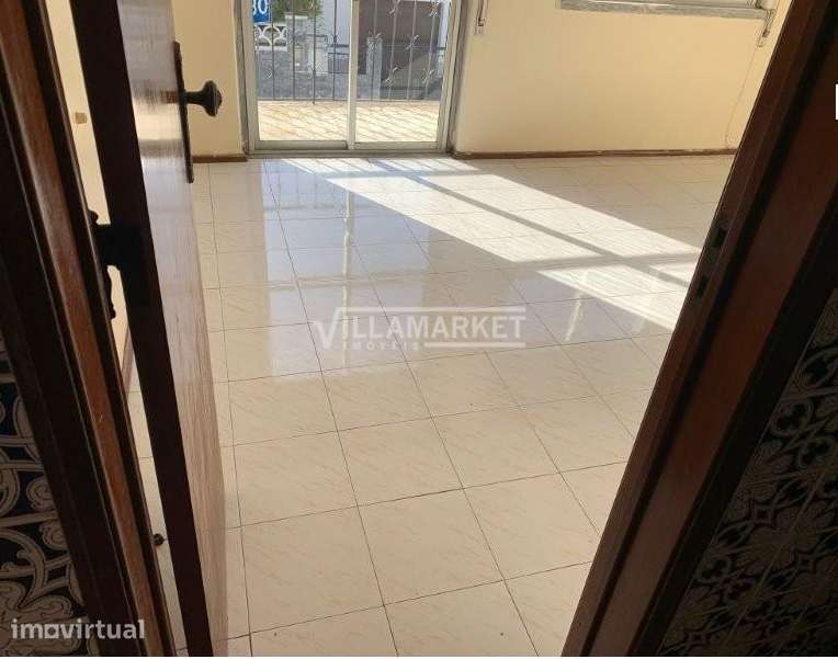 Apartamento T2 da banca situado no 1º andar de uma moradia bifamiliar - Grande imagem: 2/12