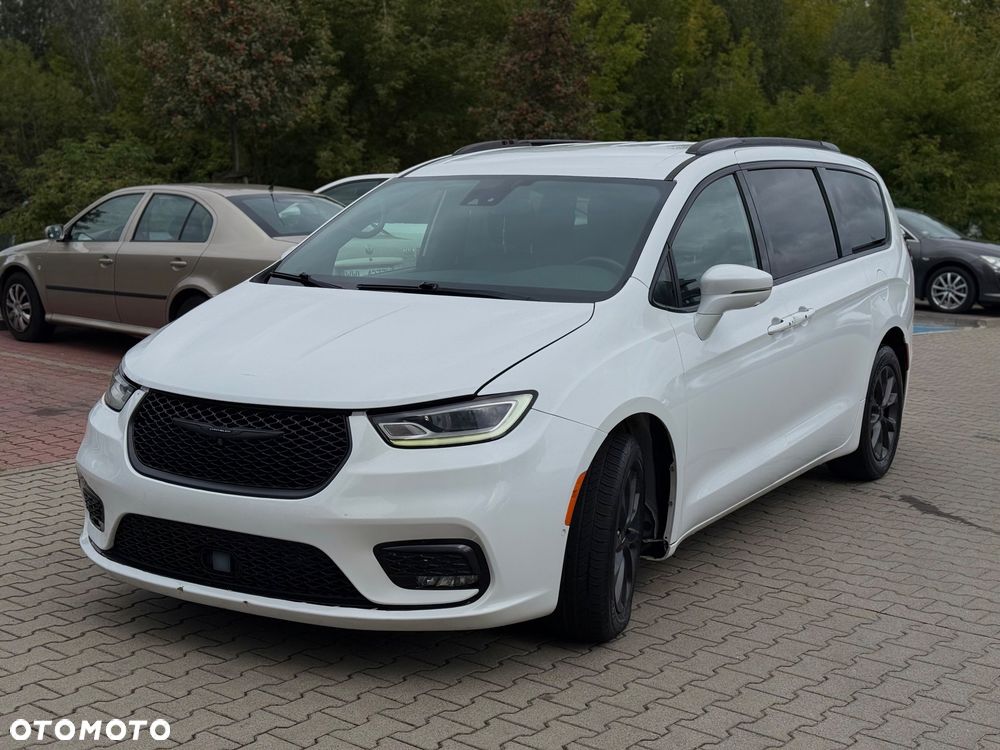 Chrysler Pacifica - 1