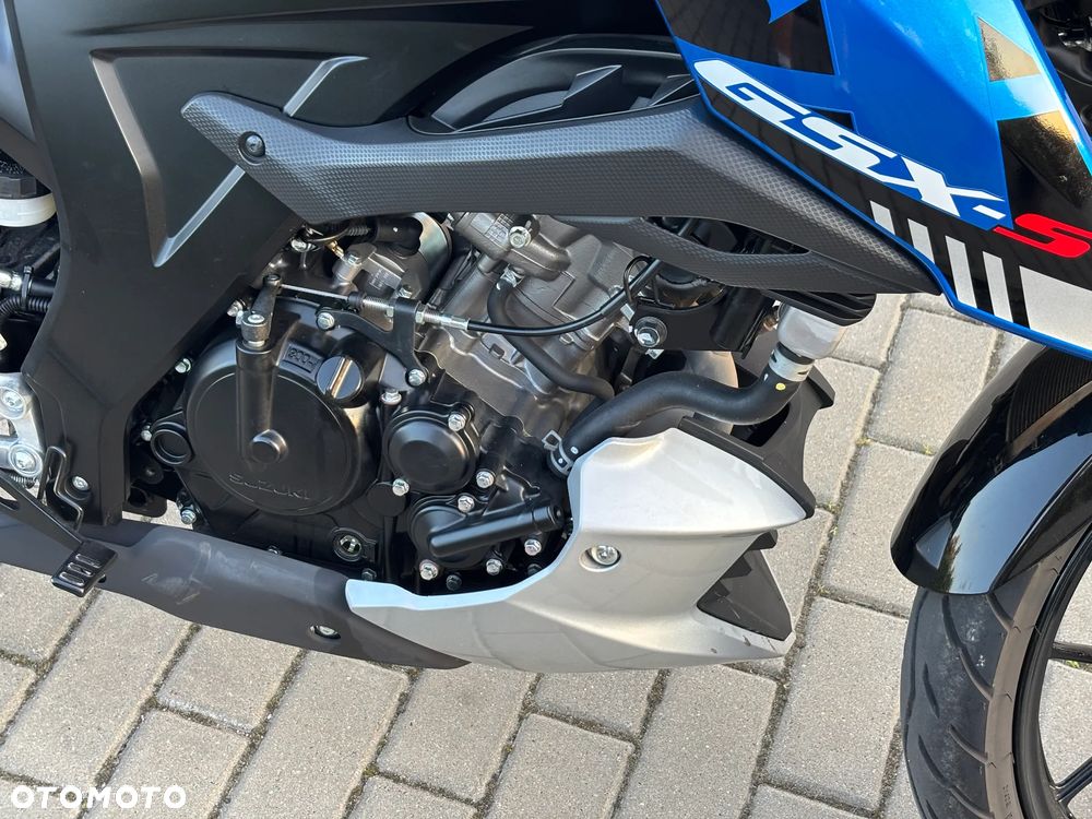 Suzuki GSX - 17