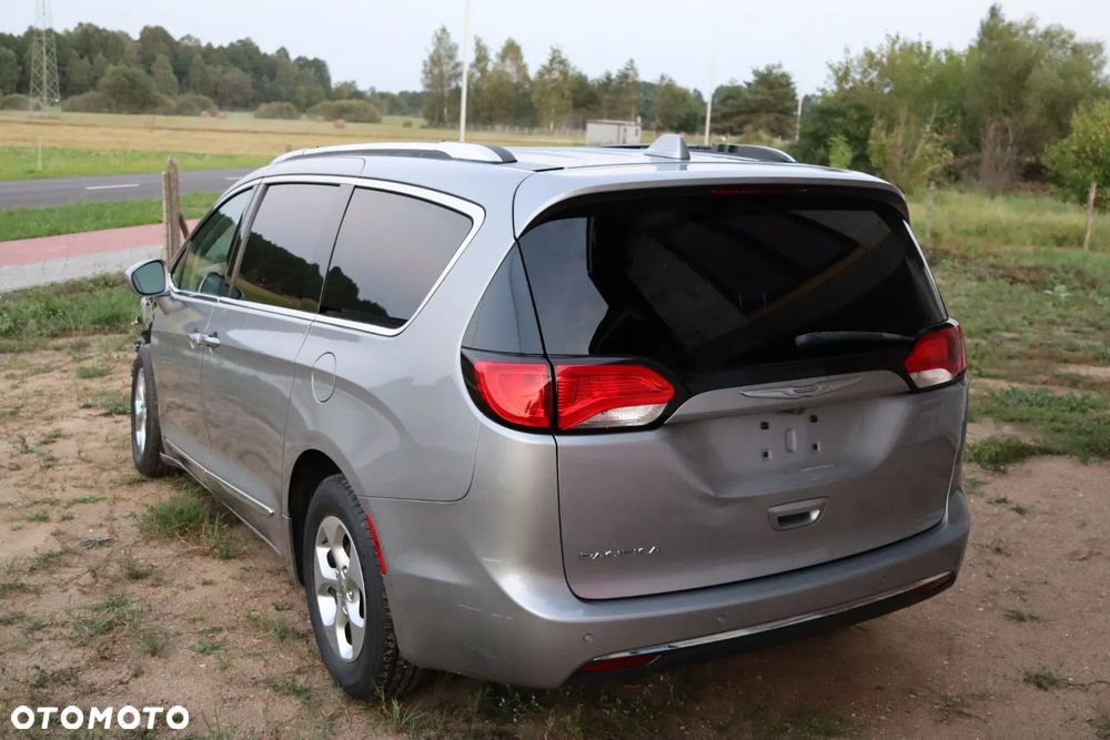 Chrysler Pacifica - 13