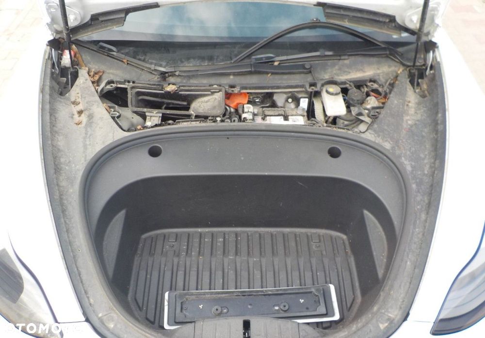 Tesla Model 3 - 3