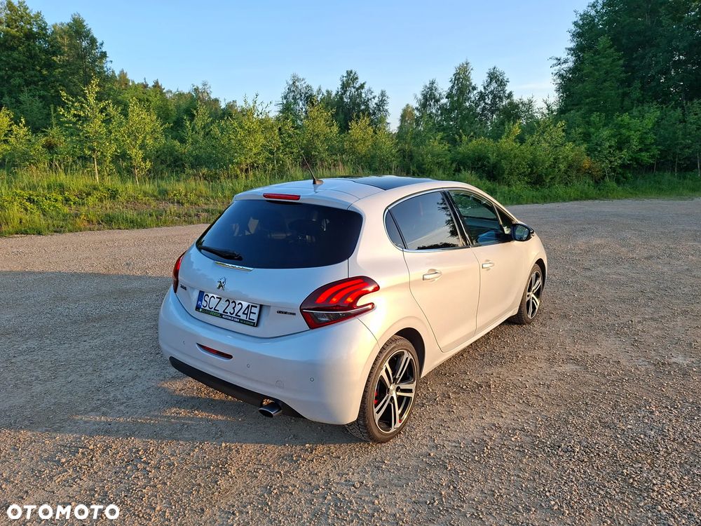 Peugeot 208 - 5