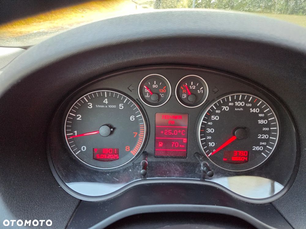 Audi A3 3-drzwiowe 1.6 Attraction - 14