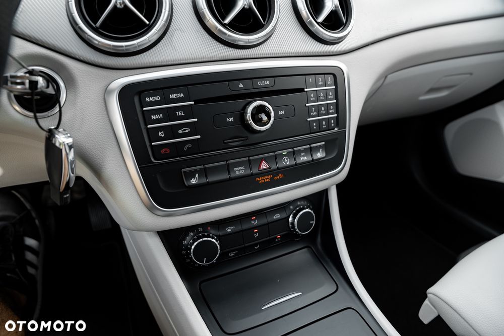 Mercedes-Benz CLA Shooting Brake 200 7G-DCT AMG Line - 30