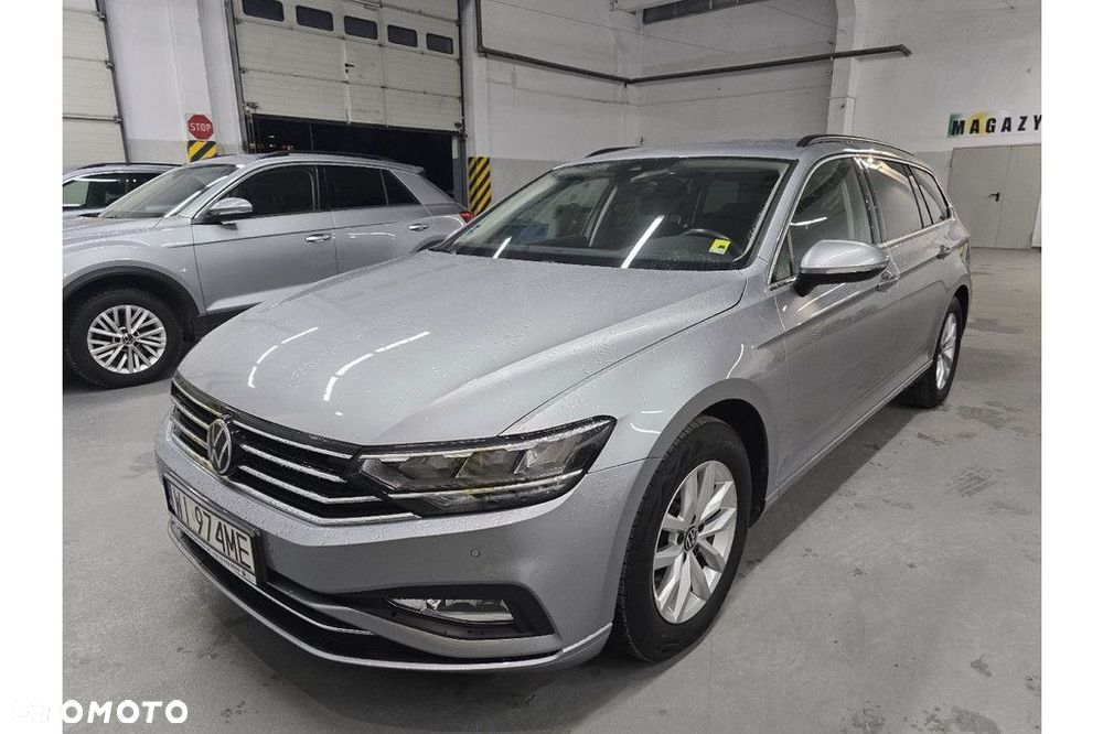 Volkswagen Passat - 1