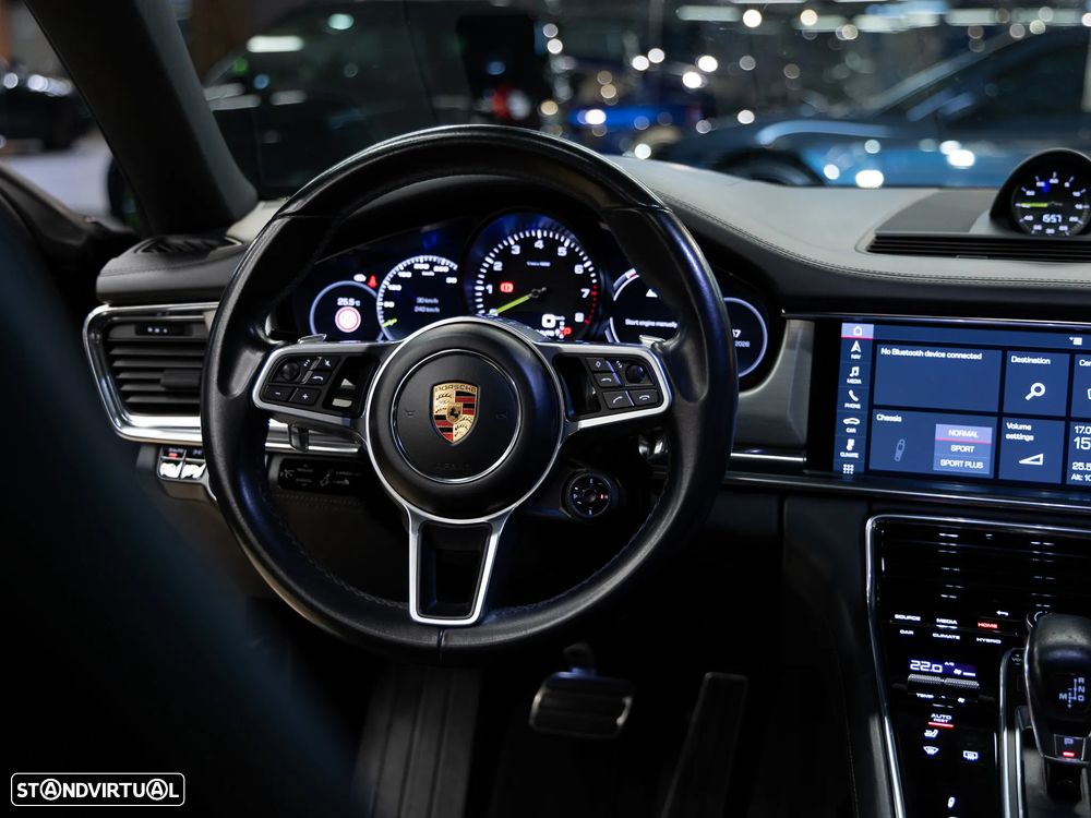 Porsche Panamera 4 E-Hybrid 10 Years Edition - 17