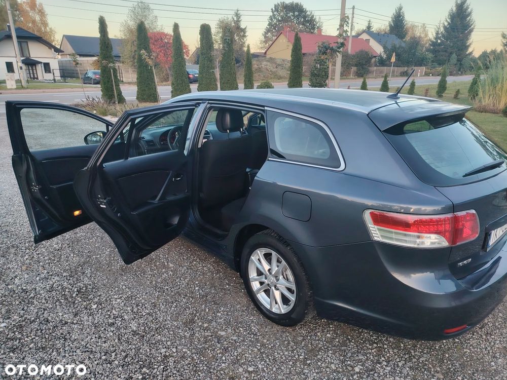 Toyota Avensis - 11