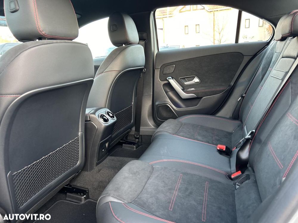 Mercedes-Benz A 250 e Sedan 8G-DCT AMG Line - 14