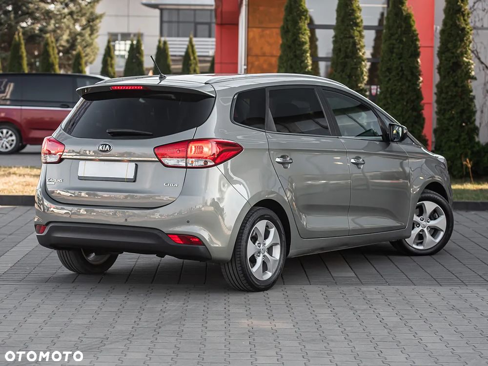 Kia Carens 1.7 CRDi M 7os - 13