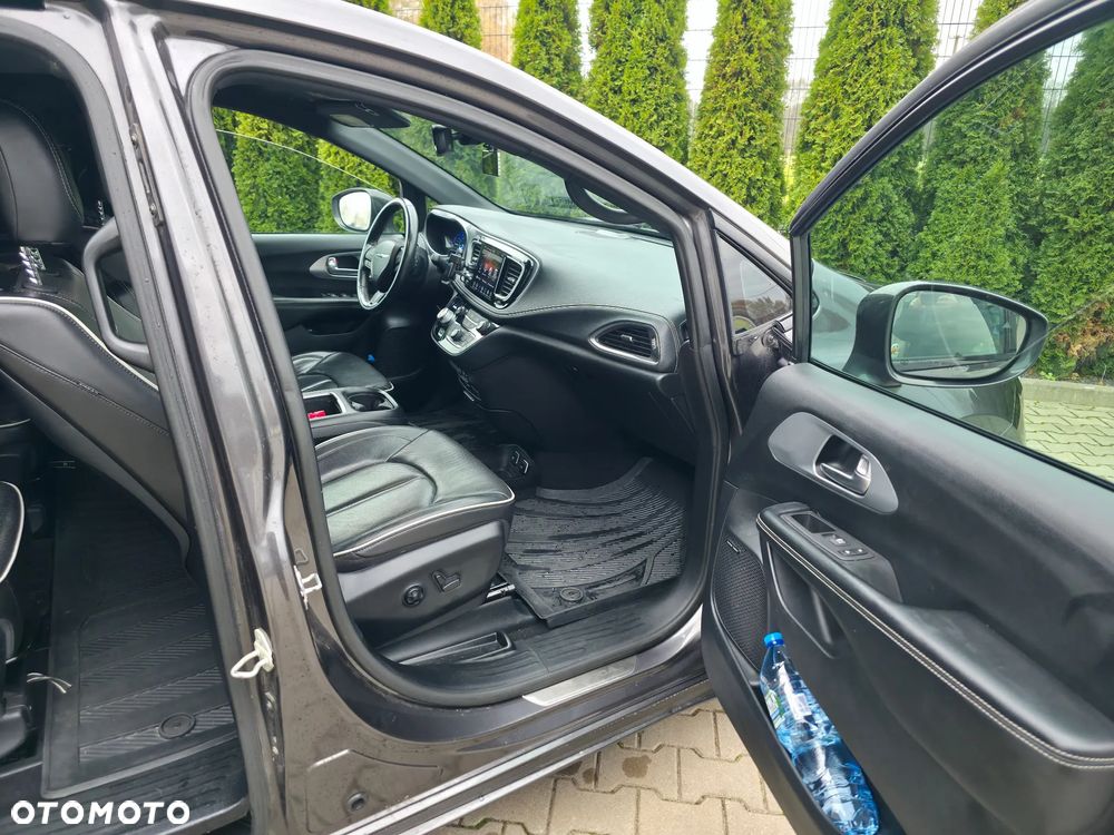 Chrysler Pacifica - 9