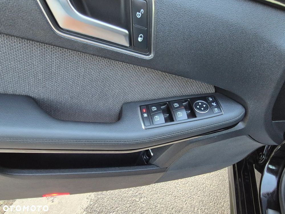 Mercedes-Benz Klasa E 200 CDI DPF BlueEFFICIENCY 7G-TRONIC Avantgarde - 19
