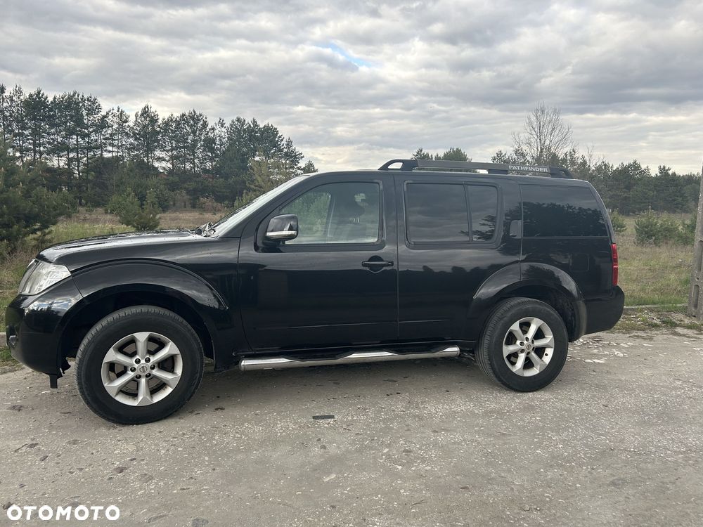 Nissan Pathfinder 2.5 D XE - 4