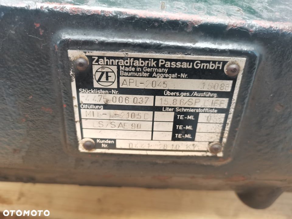 Obudowa półosi przedniej Deutz-fahr 6.20 Agrotron {ZF APL2045 prawa} - 9