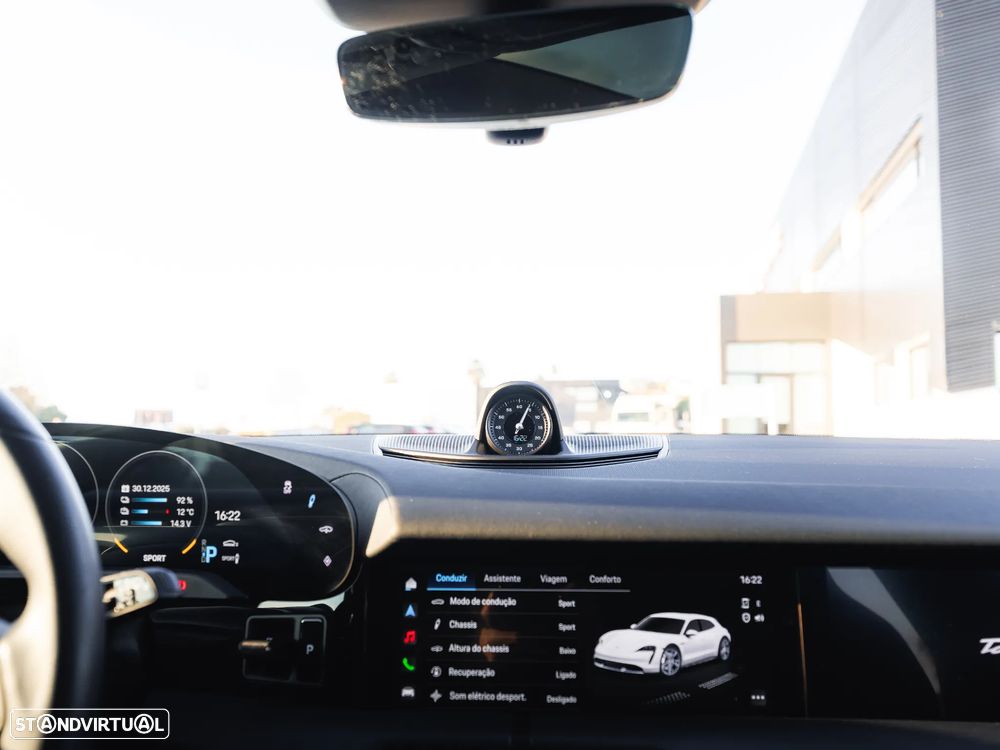 Porsche Taycan Cross Turismo 4S - 14