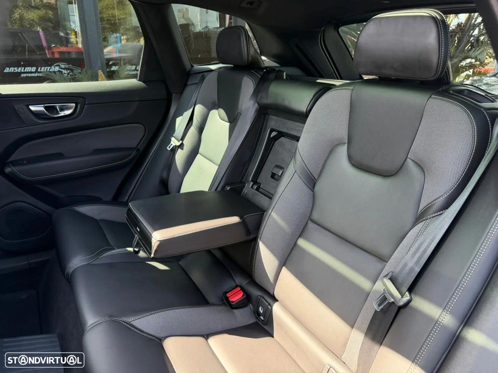 Volvo XC 60 2.0 T6 PHEV Black Edition - 27