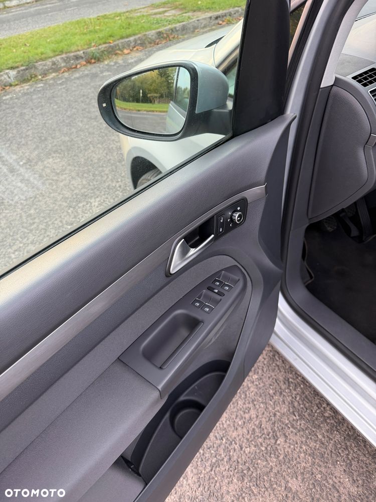 Volkswagen Touran - 20