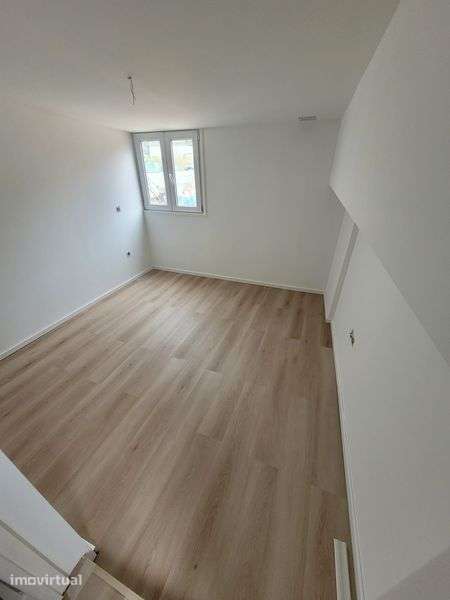 Aluguer T 2 em remodelação com entrada em Julho - Grande imagem: 2/4