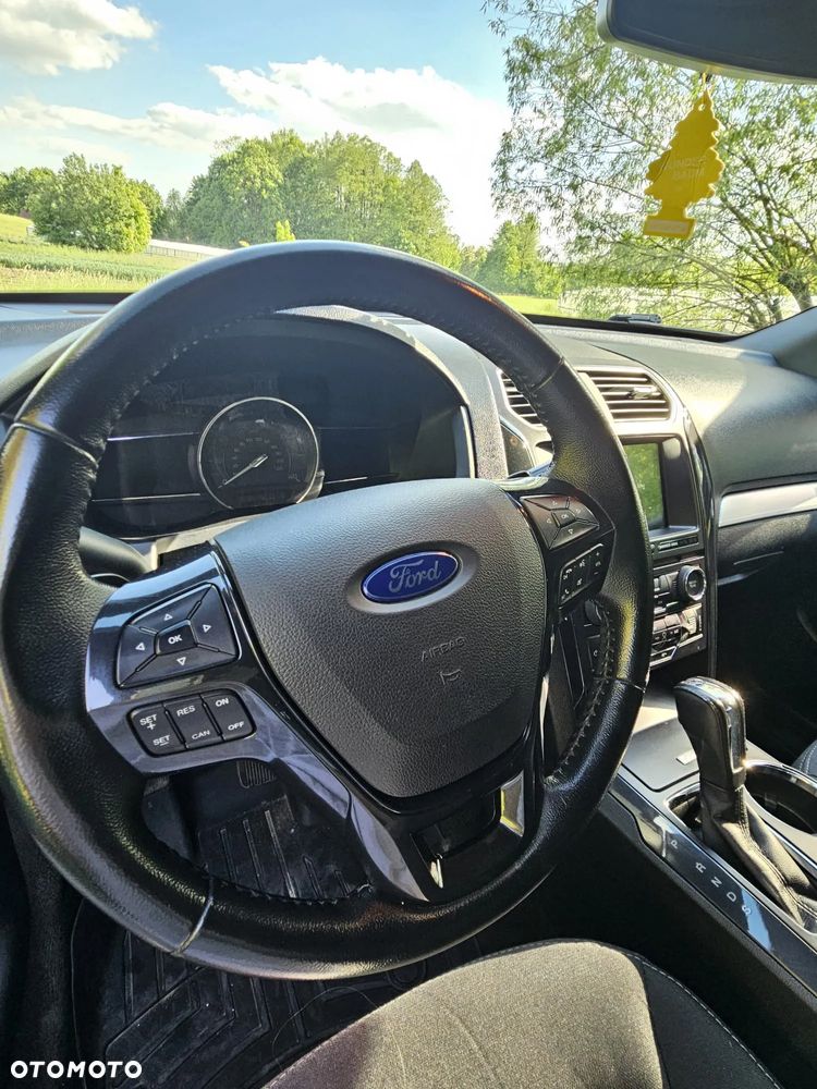 Ford Explorer - 5