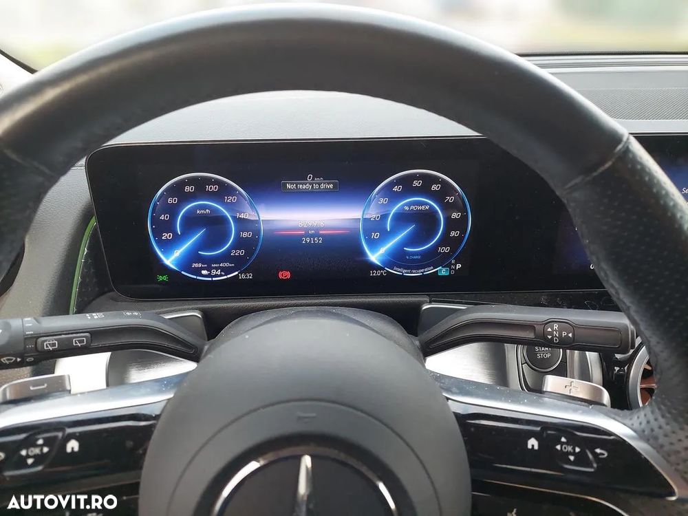 Mercedes-Benz EQB - 10