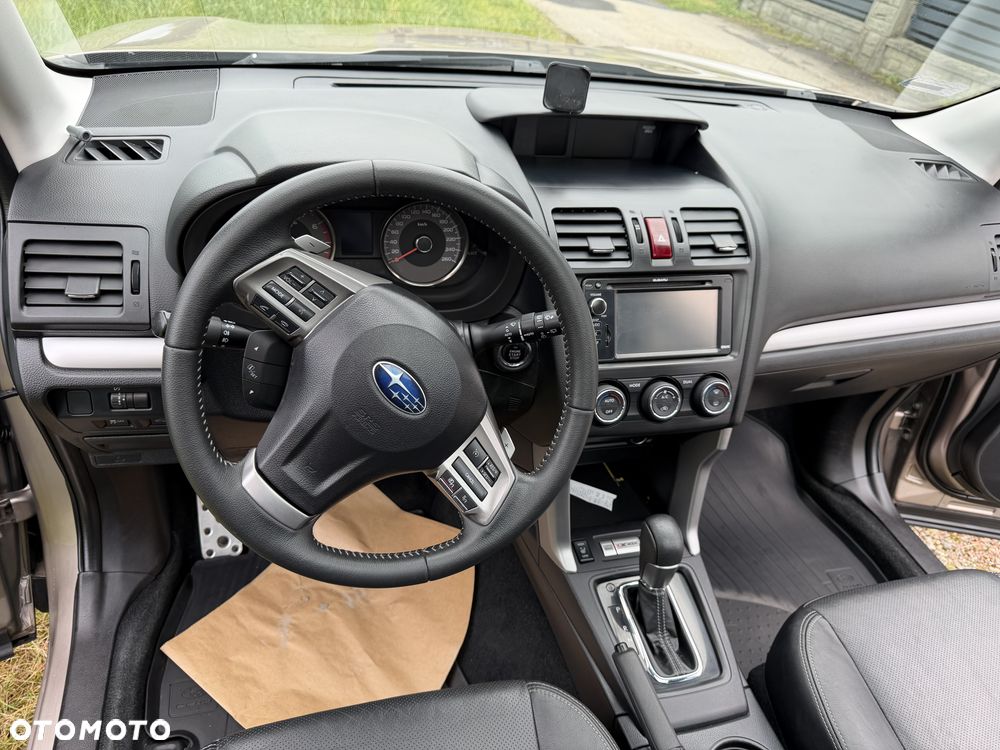 Subaru Forester 2.0XT Platinum Lineartronic - 12