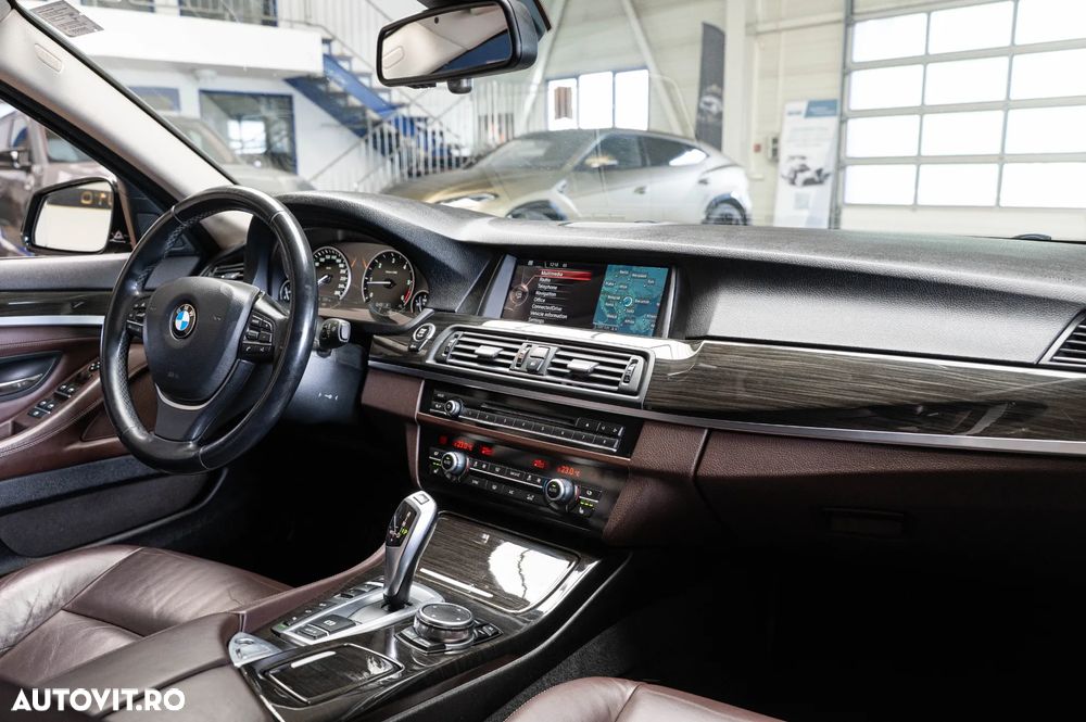 BMW Seria 5 525d xDrive Aut. Luxury Line - 28