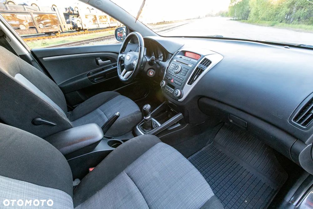 Kia Ceed 1.6 Crdi Comfort + - 5
