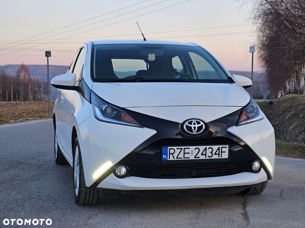 Toyota Aygo x-play - 1