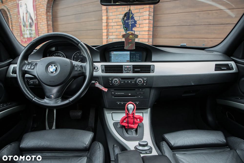 BMW Seria 3 330xi Touring - 27