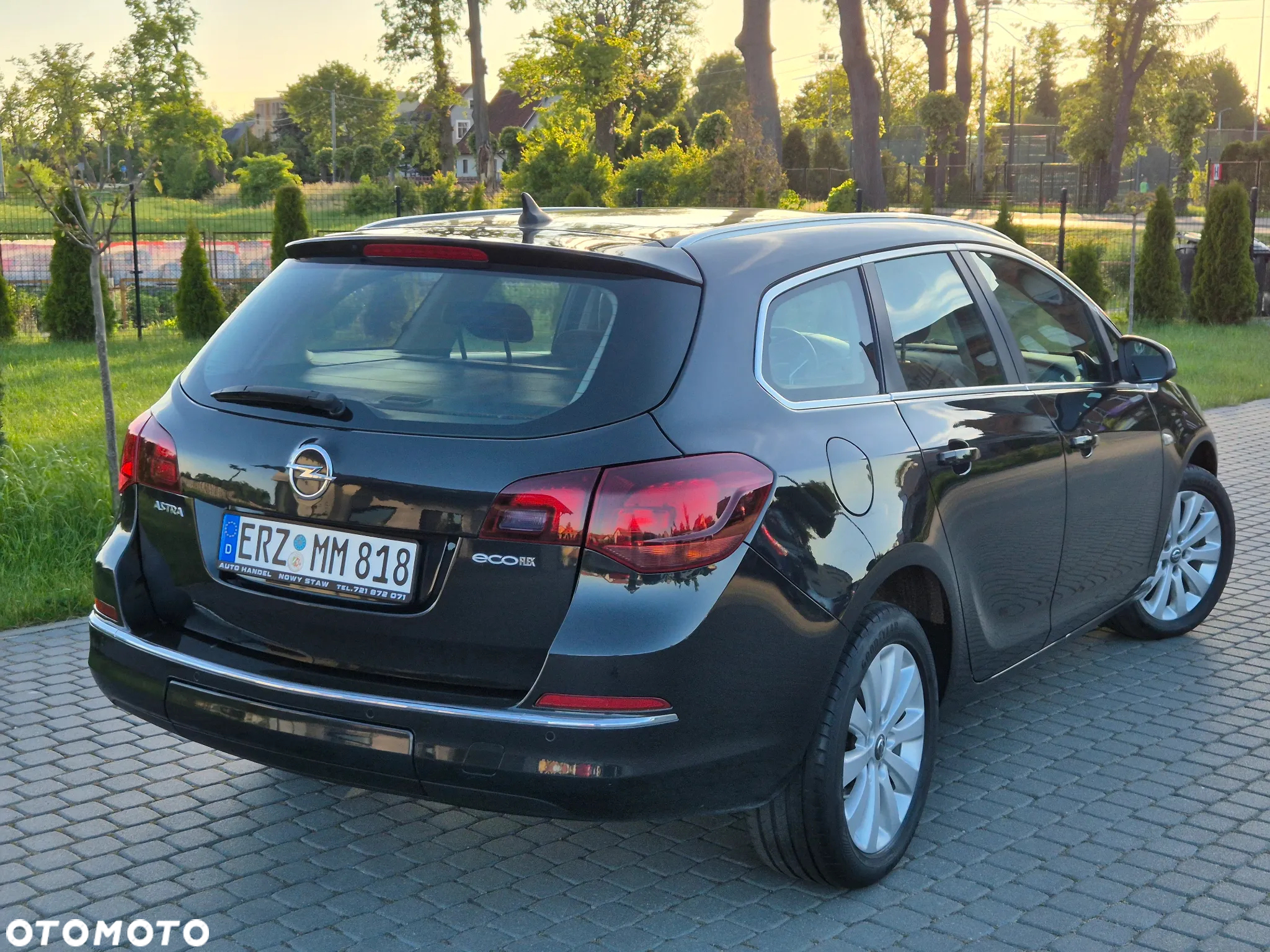 Opel Astra 1.6 D (CDTI) Start/Stop Sports Tourer Dynamic - 4