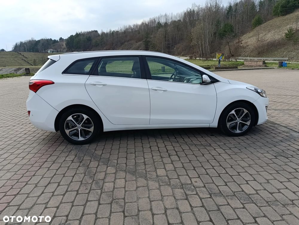 Hyundai i30 blue Kombi 1.6 GDi Style - 4