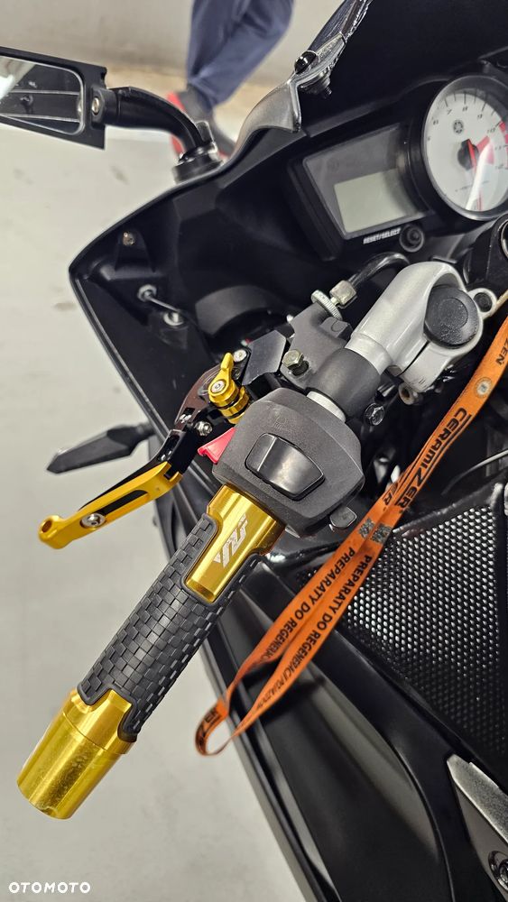 Yamaha YZF - 8