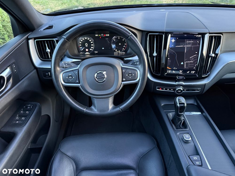 Volvo XC 60 D3 Drive-E Momentum - 28