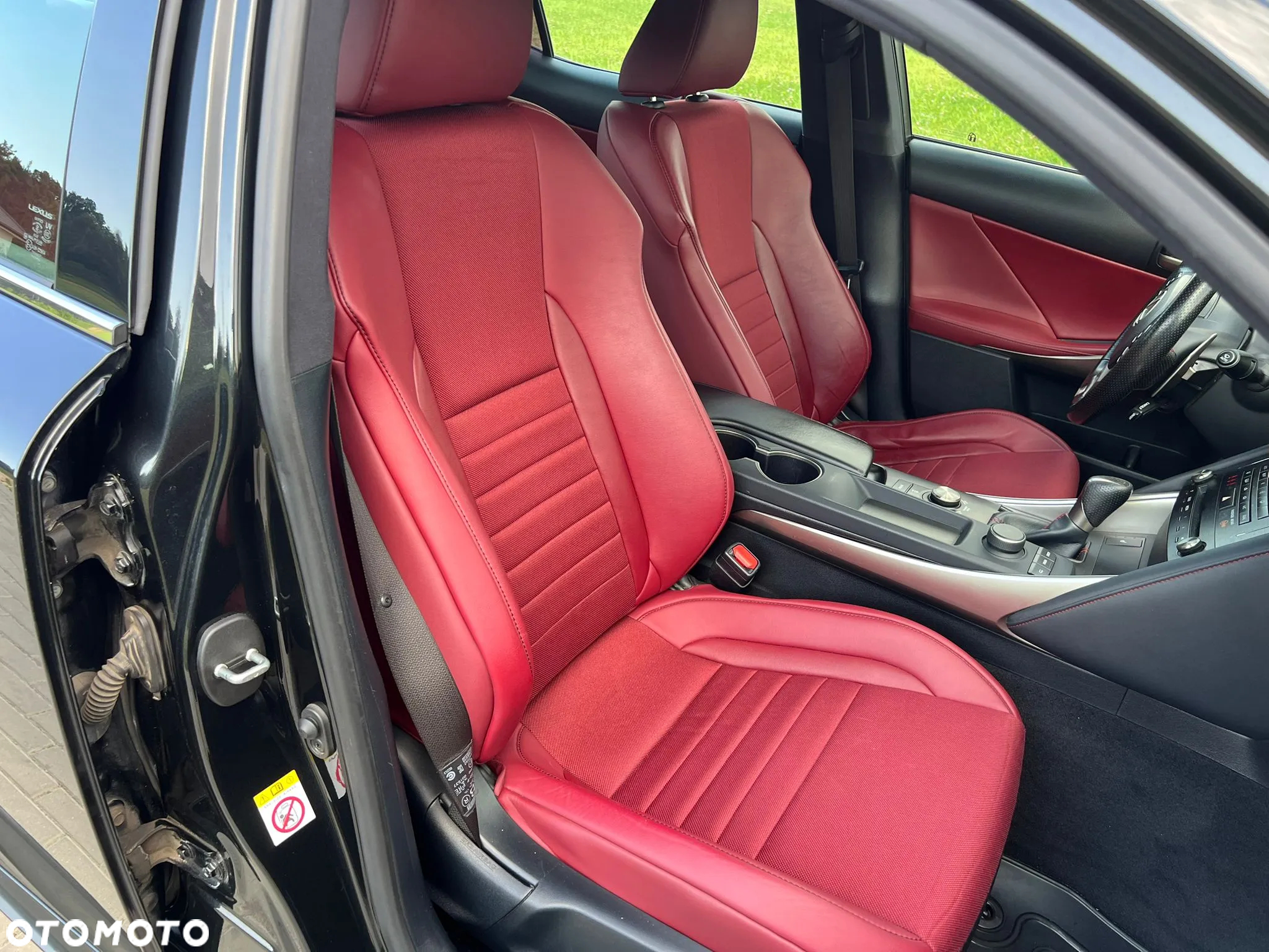 Lexus IS 200t / 300 F Sport - 37