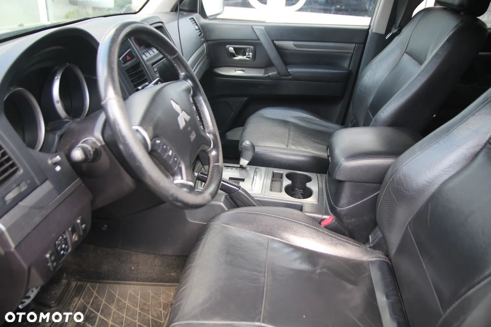 Mitsubishi Pajero 3.2 DID Intense - 10