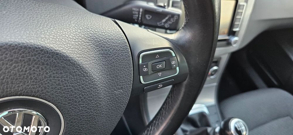 Volkswagen Passat 2.0 TDI Highline - 29