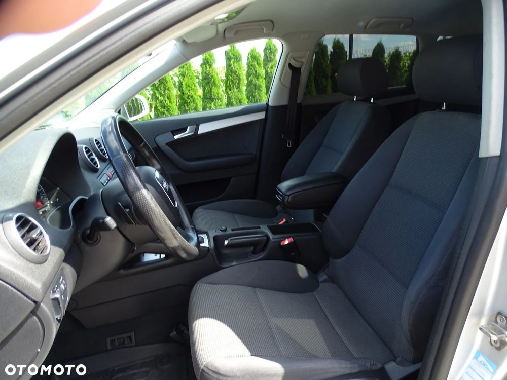 Audi A3 Sportback 2.0 TDI Ambiente S tronic - 9