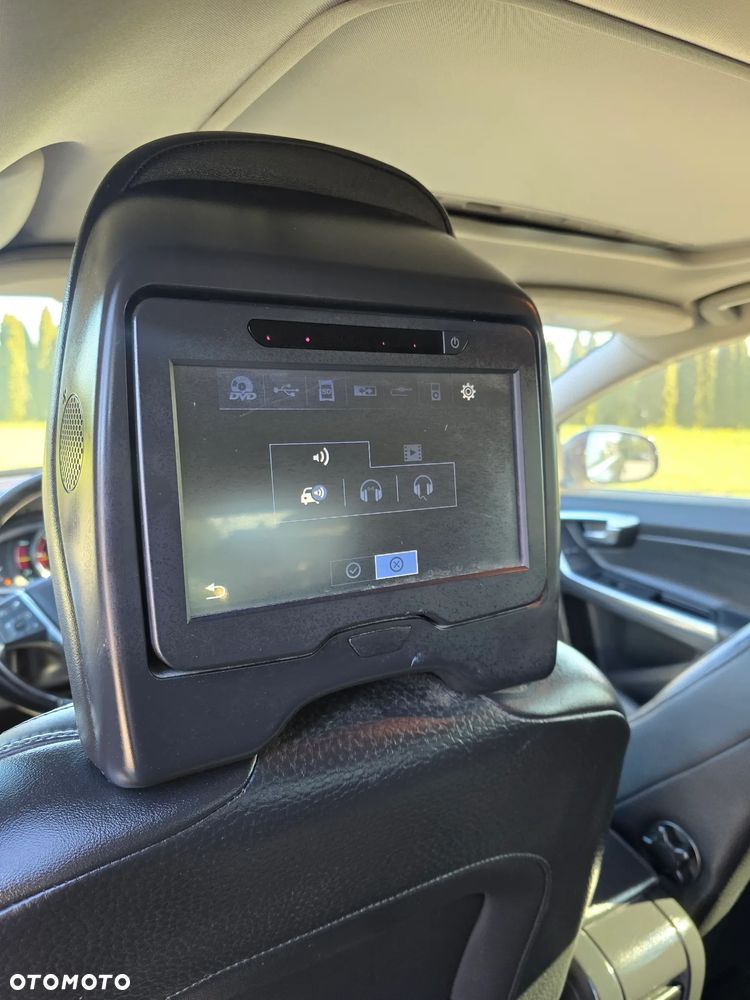 Volvo V60 D6 AWD Plug-in Hybrid R-Design Summum - 20