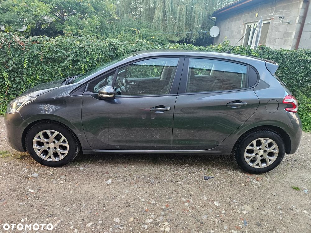 Peugeot 208 - 10