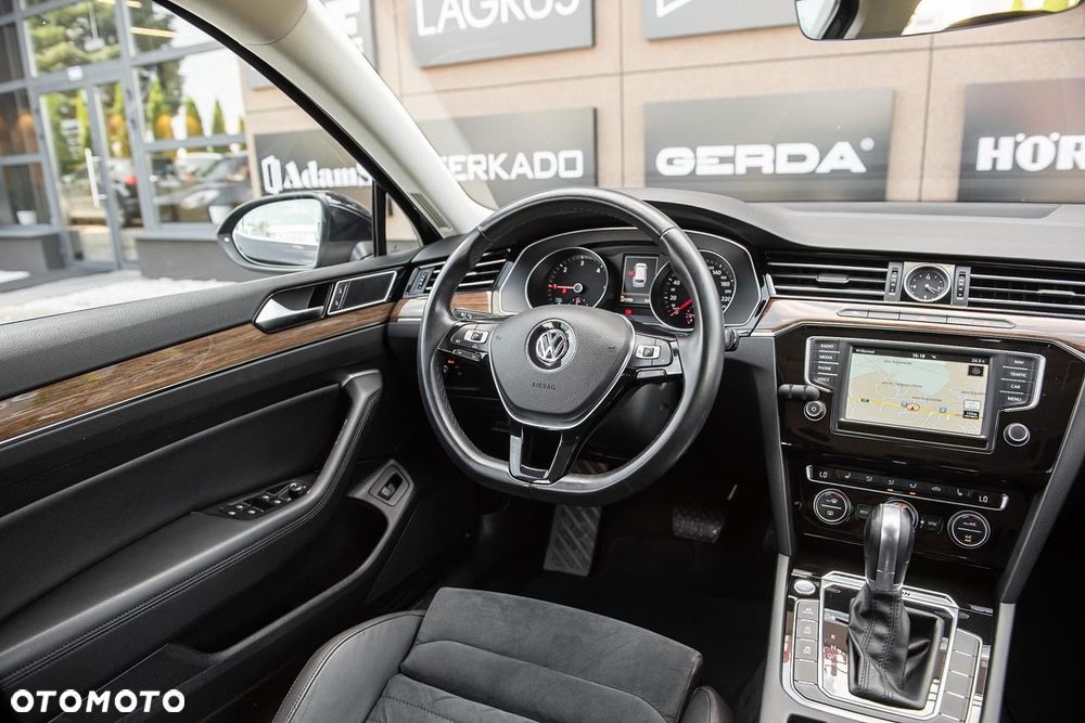 Volkswagen Passat 2.0 TDI SCR 4Motion DDG Highline - 30