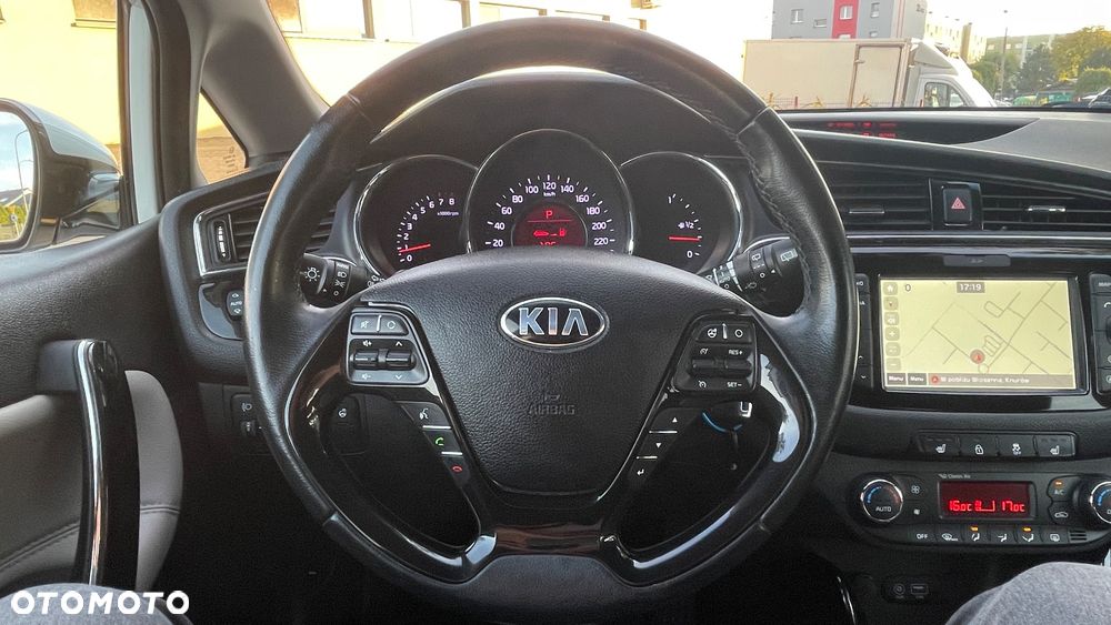Kia Ceed - 38