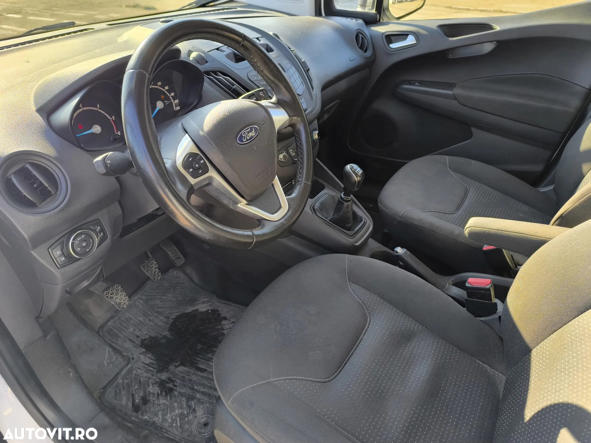 Ford Transit Courier 1.5 TDCi L1 Kombi Commercial Ambiente - 9