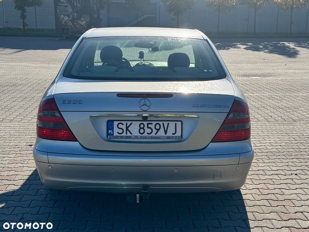 Mercedes-Benz Klasa E 200 Kompressor Classic - 12